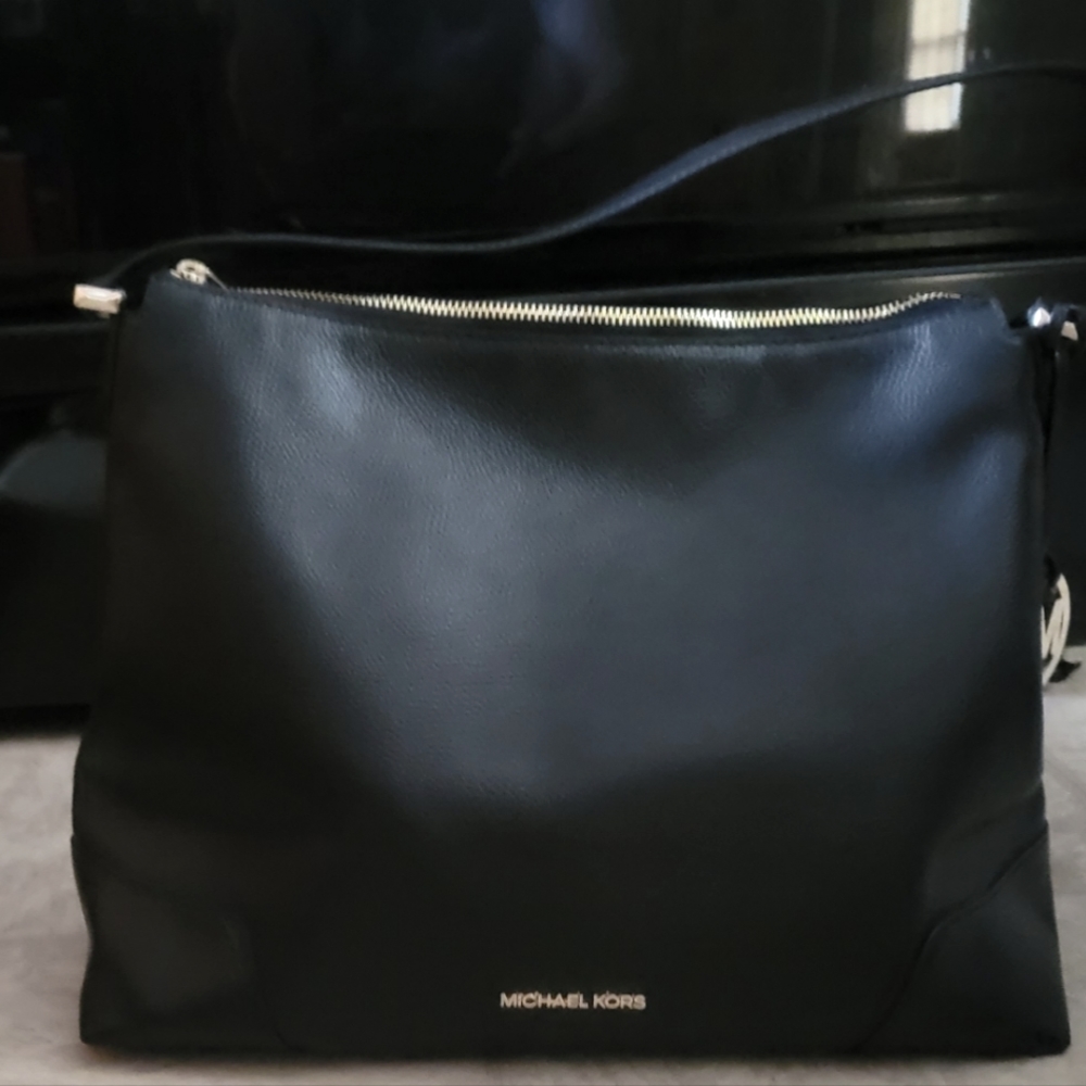 Michael kors large black and gold hobo bag great shape like new!